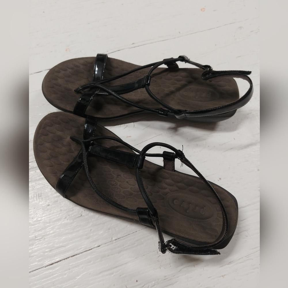 Stylish Black Sandals. Privo By Clarks. Size 7. Black